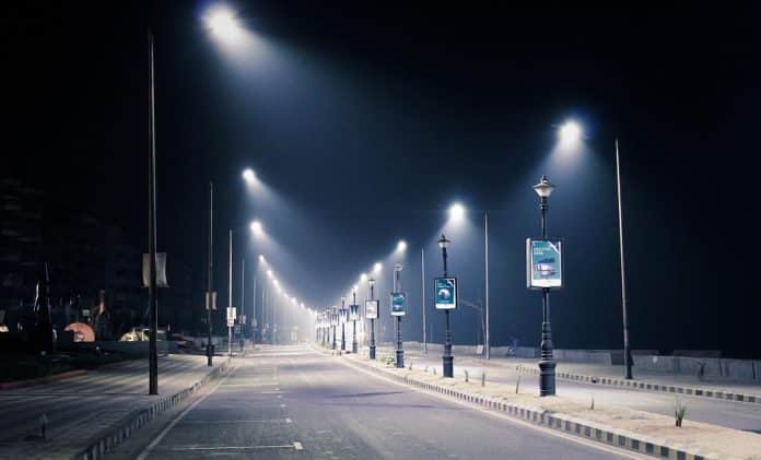 Illuminazione pubblica intelligente efficienza energetica nelle smart city