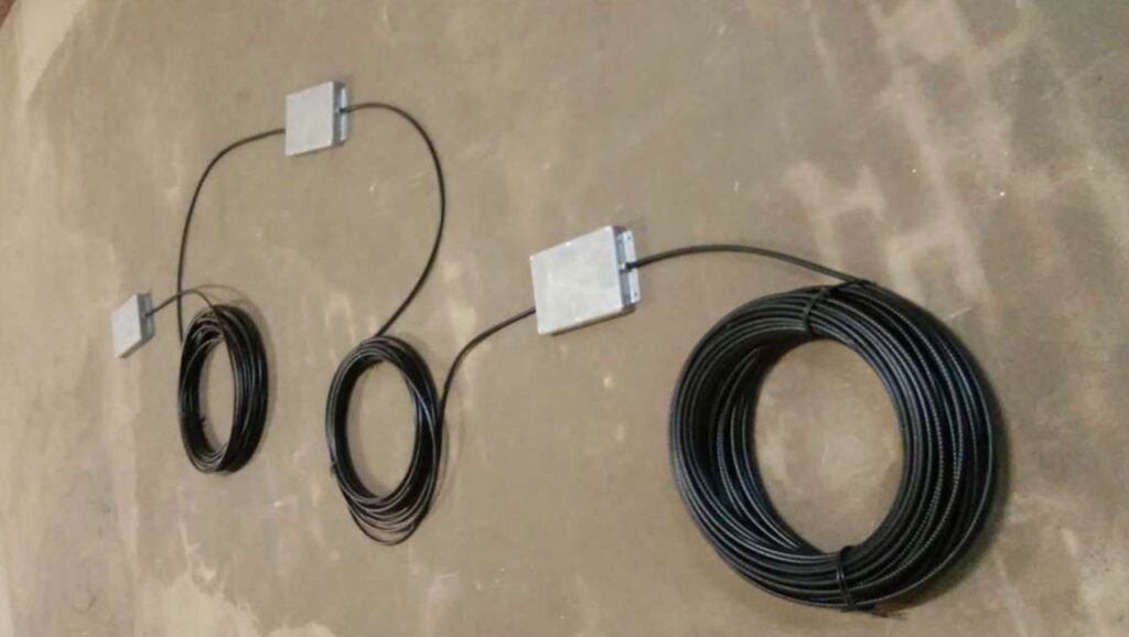collegamenti in fibra ottica di sensori per monitorare grandi infrastrutture