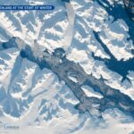 Ghiaccio marino artico lungo la costa orientale della Groenlandia Il ghiaccio marino artico si forma lungo la costa orientale della Groenlandia. I dati Sentinel monitorano l’evoluzione stagionale nelle regioni polari.