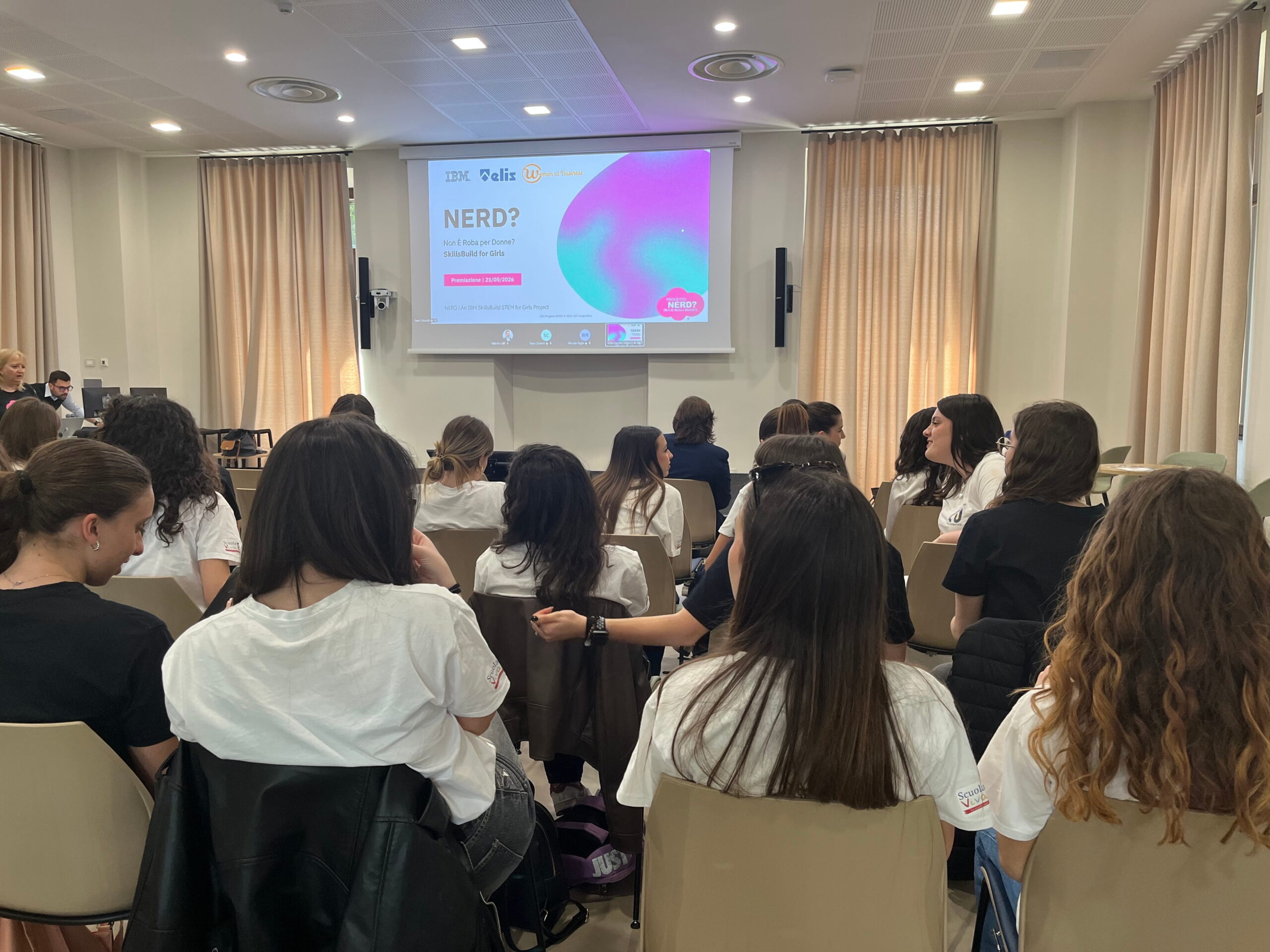 SkillsBuild for Girls – NERD? 2026 coinvolge oltre 5.400 ragazze nei percorsi AI per sostenere le donne STEM in Italia.