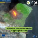 Vulcano Stromboli: la lava raggiunge la costa Il vulcano Stromboli torna attivo: la colata lavica raggiunge la costa della Sciara del Fuoco nelle Eolie.