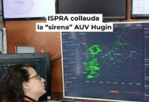 Fondali marini: ISPRA collauda la “sirena” AUV Hugin ISPRA collauda l’AUV Hugin nel Golfo di Napoli e a Ischia per monitorare fondali marini, vulcani sommersi e rischi naturali.