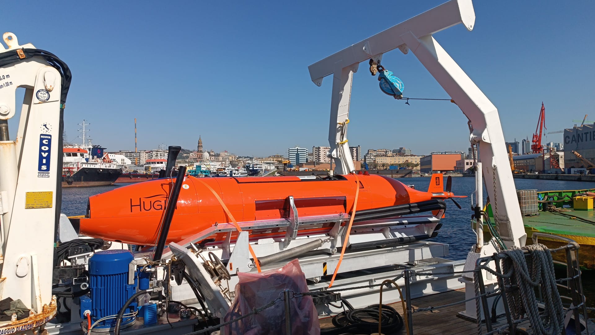 ISPRA collauda l’AUV Hugin nel Golfo di Napoli e a Ischia per monitorare fondali marini, vulcani sommersi e rischi naturali.